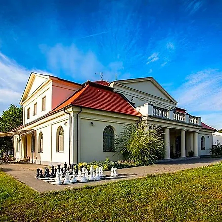 Tarnoca Kuria Bed & Breakfast Soponya