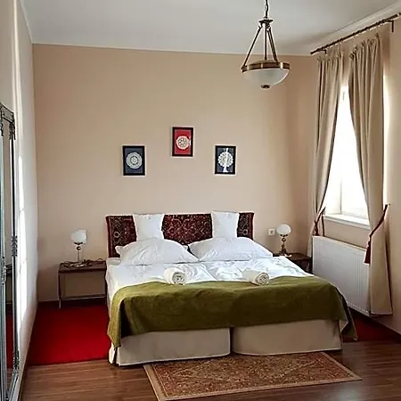 Bed & Breakfast Tarnoca Kuria Soponya