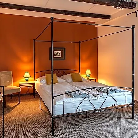 Tarnoca Kuria Bed & Breakfast Soponya