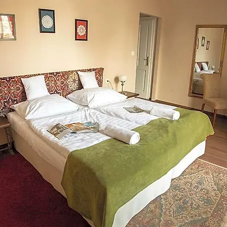 Tarnoca Kuria Bed & Breakfast