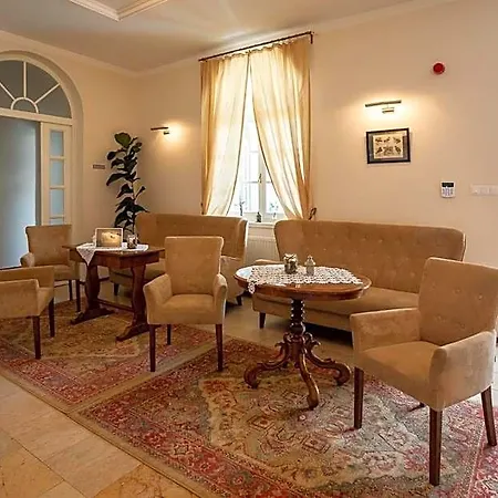 Tarnoca Kuria 4* Soponya
