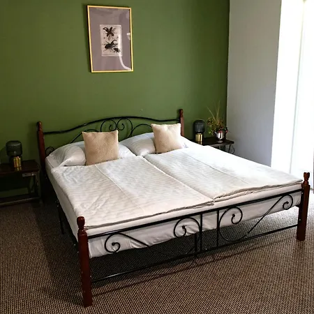 Tarnoca Kuria فندق مبيت وإفطار 4*