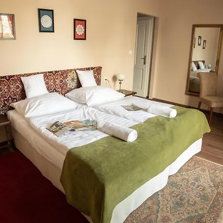 Tarnóca Kúria Soponya