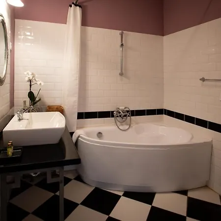 Tarnoca Kuria לינה וארוחת בוקר