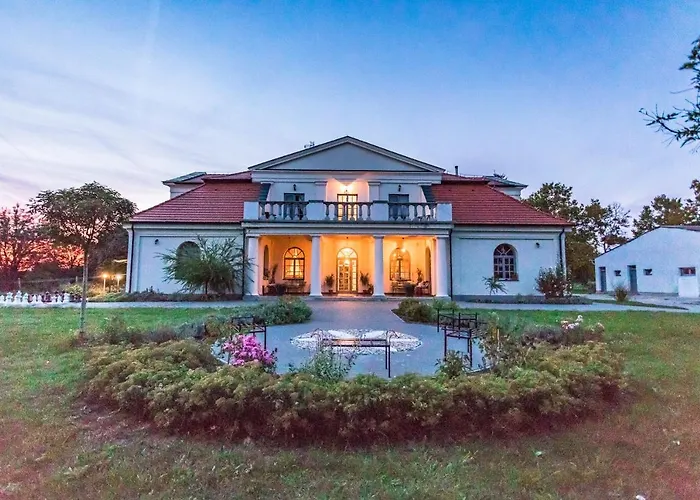 Tarnoca Kuria B&B Soponya